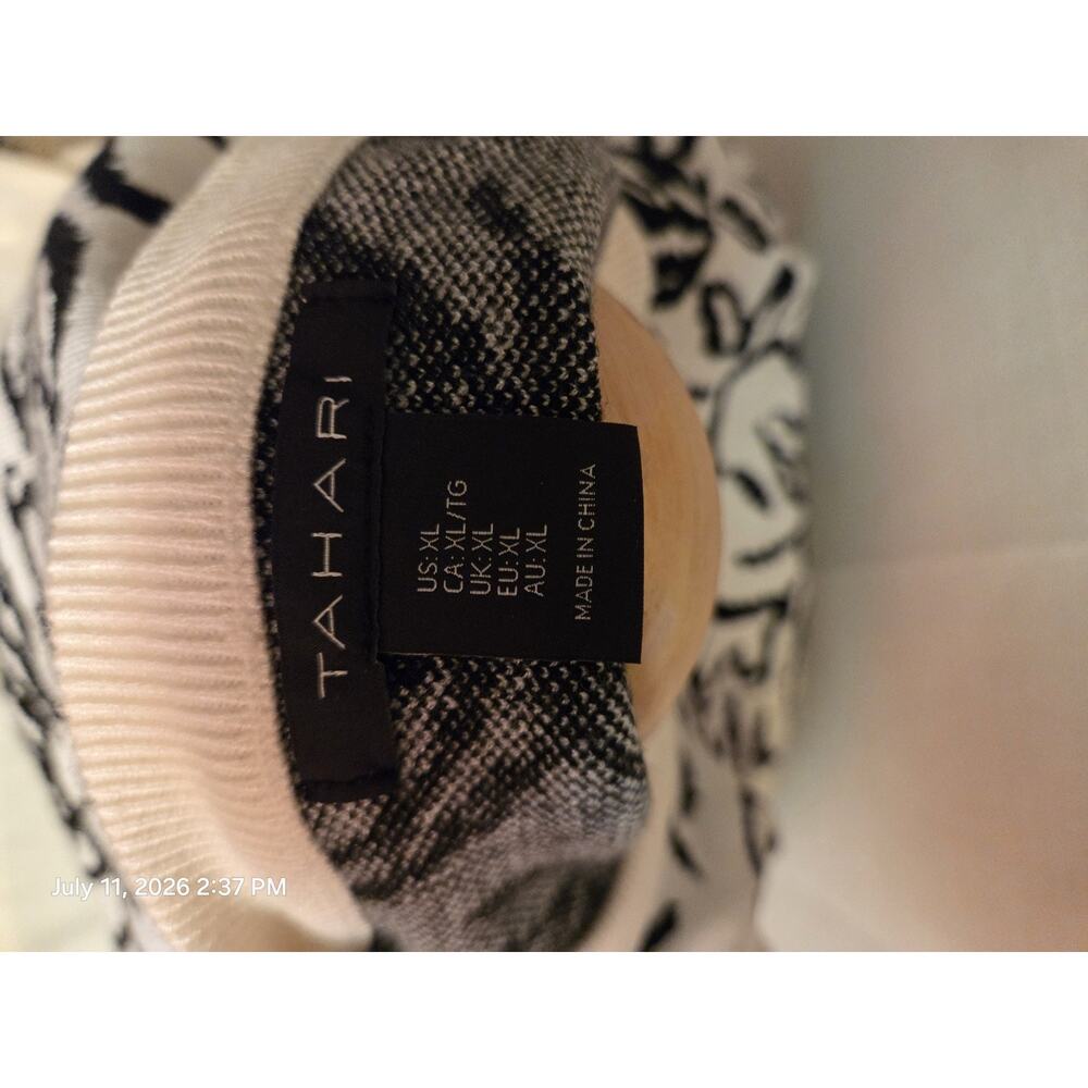 Tahari Women's XL White/Black Floral Knit Crew Neck Pullover Sweater Long Sleeve - Picture 3 of 4